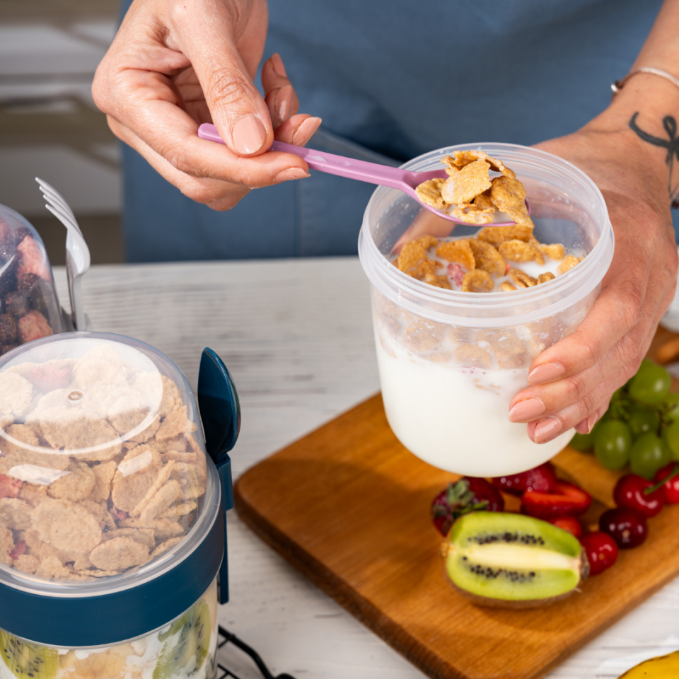 1100 ml Take-go Kaşıklı Hazneli Meyveli Yoğurt Kabı Piknik Atıştırmalık Granola Yoğurt Süt Bardağı